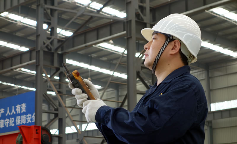 overhead crane operator