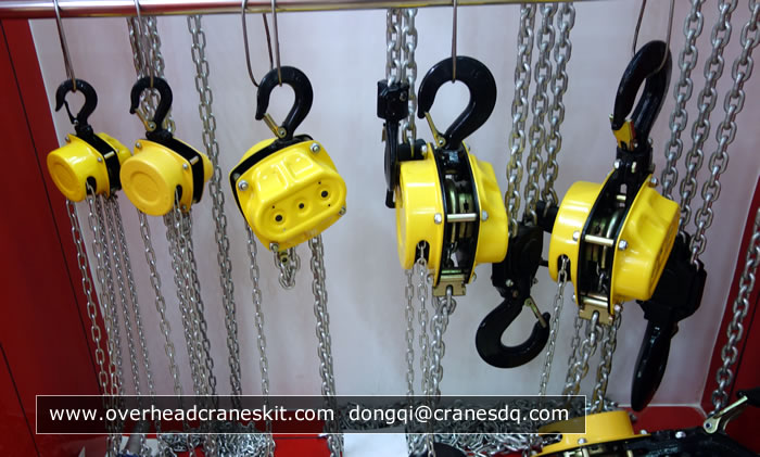 Manual chain hoist